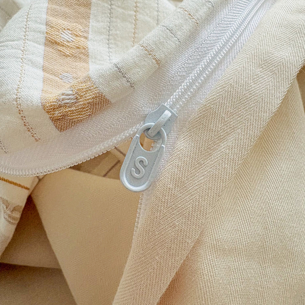 91家纺网 家纺一手货源 找家纺 贝尔 2026新款全棉色织提花双层纱单被套 法颂