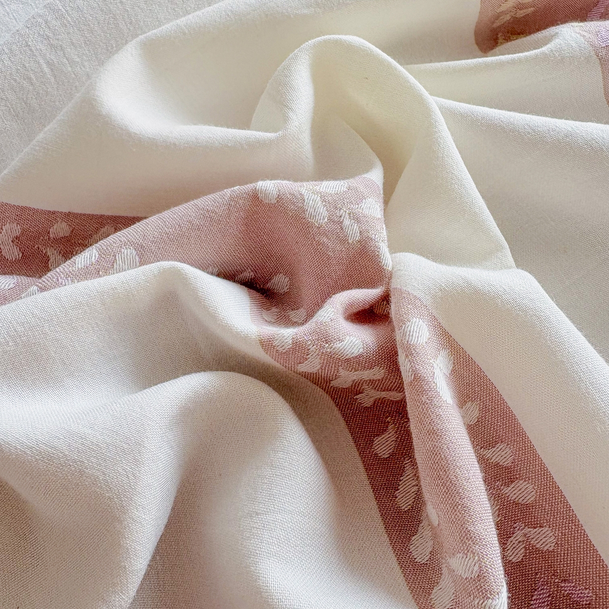 91家纺网 家纺一手货源 找家纺 贝尔 2026新款全棉色织提花双层纱单枕套 春日来信