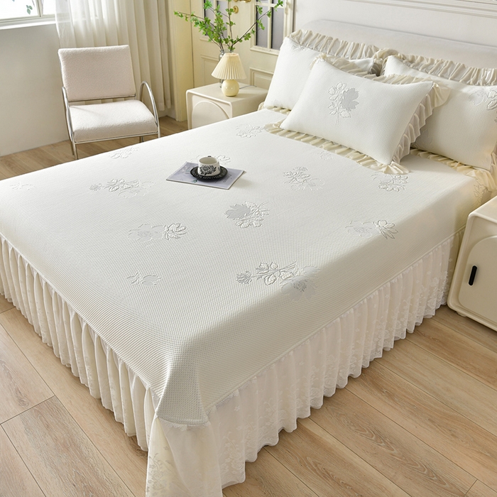 91家纺网 家纺一手货源 找家纺 绒耀家纺 直播新款加厚复合冰豆豆PE高分子凉感丝双面提花凉席三件套双层花边（控价最低139起） 静庭玫瑰-白