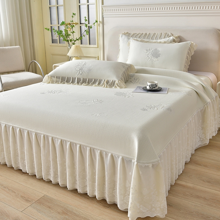 91家纺网 家纺一手货源 找家纺 绒耀家纺 直播新款加厚复合冰豆豆PE高分子凉感丝双面提花凉席三件套双层花边（控价最低139起） 静庭玫瑰-白