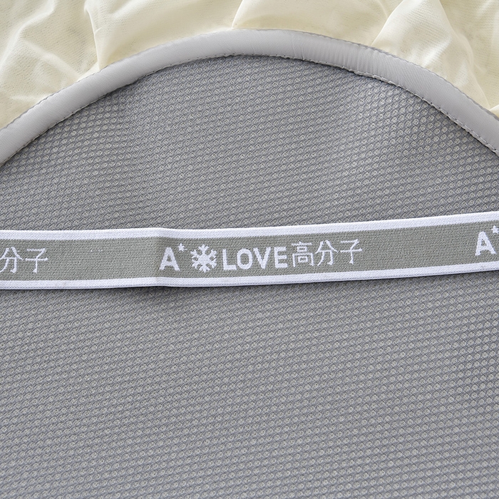 91家纺网 家纺一手货源 找家纺 绒耀家纺 直播新款加厚复合冰豆豆PE高分子凉感丝双面提花凉席三件套双层花边（控价最低139起） 静庭玫瑰-白