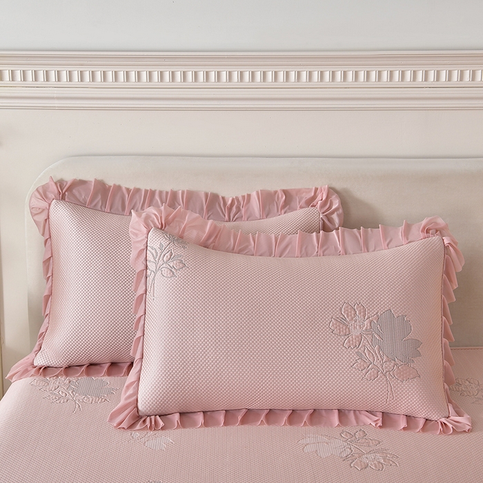 91家纺网 家纺一手货源 找家纺 绒耀家纺 直播新款加厚复合冰豆豆PE高分子凉感丝双面提花凉席三件套双层花边（控价最低139起） 静庭玫瑰-粉