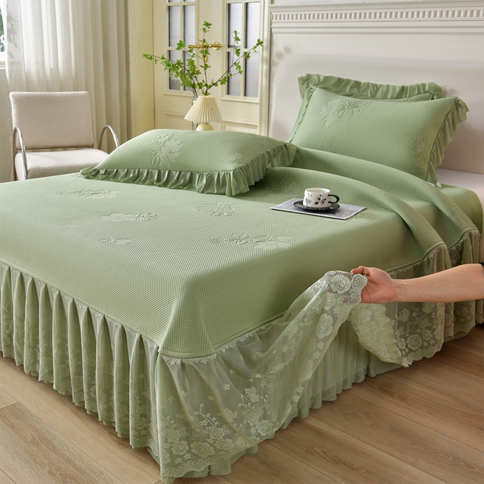 91家纺网 家纺一手货源 找家纺 绒耀家纺 直播新款加厚复合冰豆豆PE高分子凉感丝双面提花凉席三件套双层花边（控价最低139起） 静庭玫瑰-绿