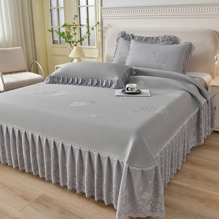 91家纺网 家纺一手货源 找家纺 绒耀家纺 直播新款加厚复合冰豆豆PE高分子凉感丝双面提花凉席三件套双层花边（控价最低139起） 静庭玫瑰-灰