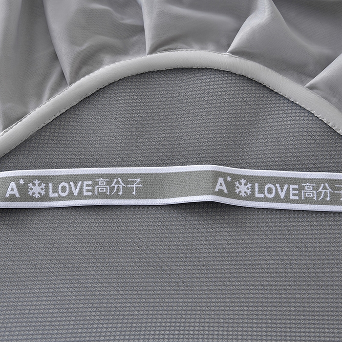 91家纺网 家纺一手货源 找家纺 绒耀家纺 直播新款加厚复合冰豆豆PE高分子凉感丝双面提花凉席三件套双层花边（控价最低139起） 静庭玫瑰-灰
