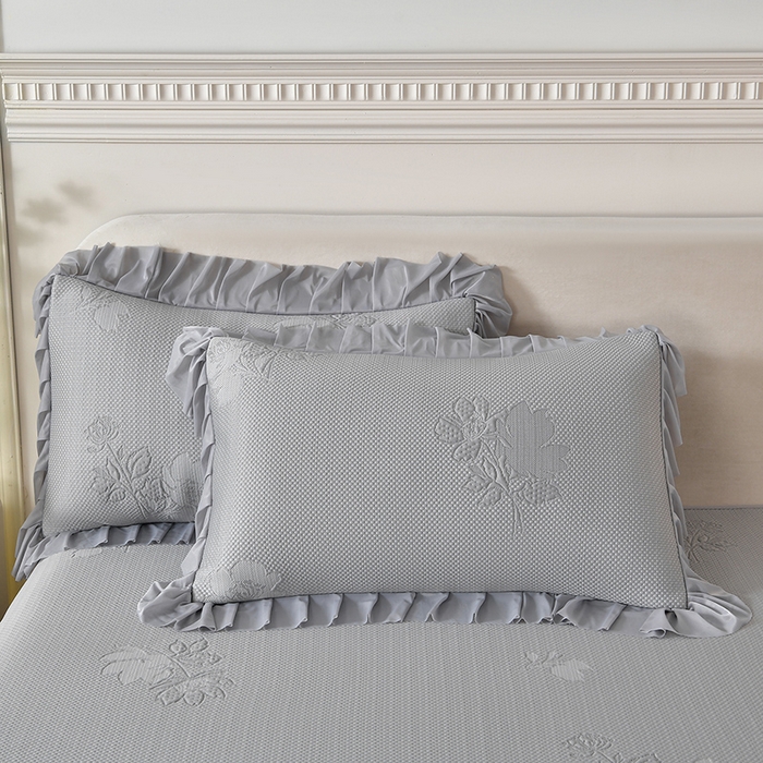 91家纺网 家纺一手货源 找家纺 绒耀家纺 直播新款加厚复合冰豆豆PE高分子凉感丝双面提花凉席三件套双层花边（控价最低139起） 静庭玫瑰-灰