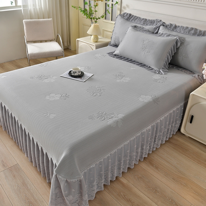 91家纺网 家纺一手货源 找家纺 绒耀家纺 直播新款加厚复合冰豆豆PE高分子凉感丝双面提花凉席三件套双层花边（控价最低139起） 静庭玫瑰-灰