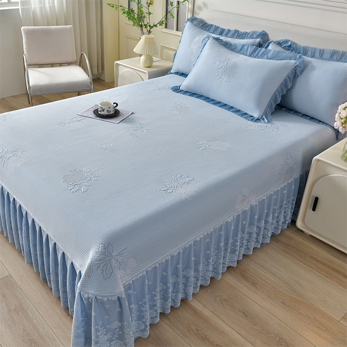 91家纺网 家纺一手货源 找家纺 绒耀家纺 直播新款加厚复合冰豆豆PE高分子凉感丝双面提花凉席三件套双层花边（控价最低139起） 静庭玫瑰-蓝