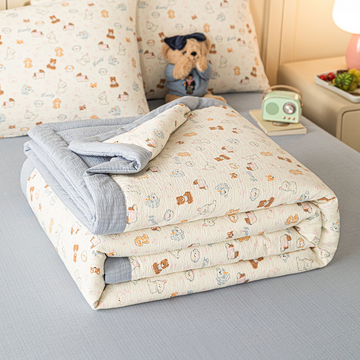 91家纺网 家纺一手货源 找家纺 （总）安琪家纺 2026新款A类云感双层纱皱皱纱棉花被小清新印花夏被夏凉被费尔岛【日产万单】