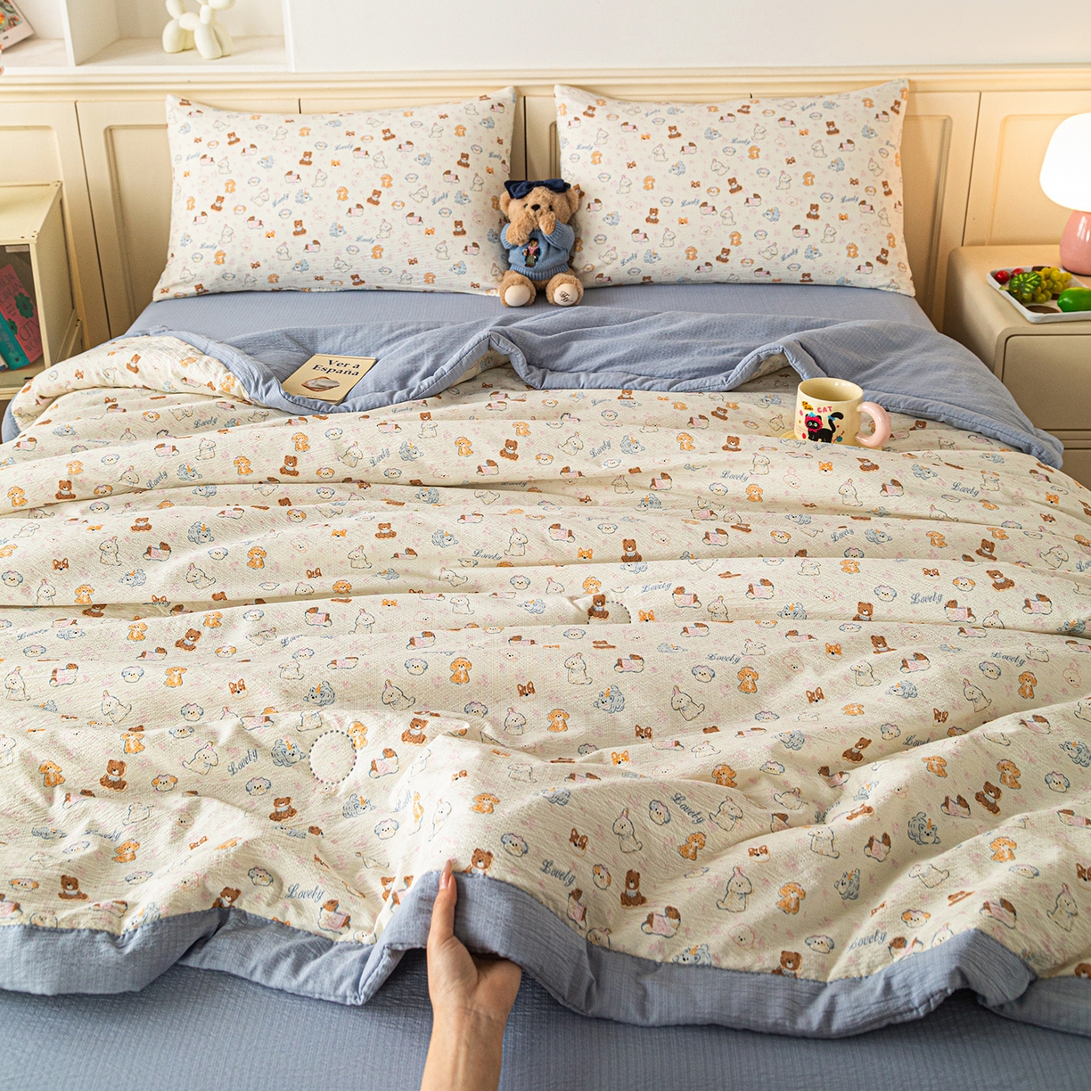 91家纺网 家纺一手货源 找家纺 （总）安琪家纺 2026新款A类云感双层纱皱皱纱棉花被小清新印花夏被夏凉被费尔岛【日产万单】