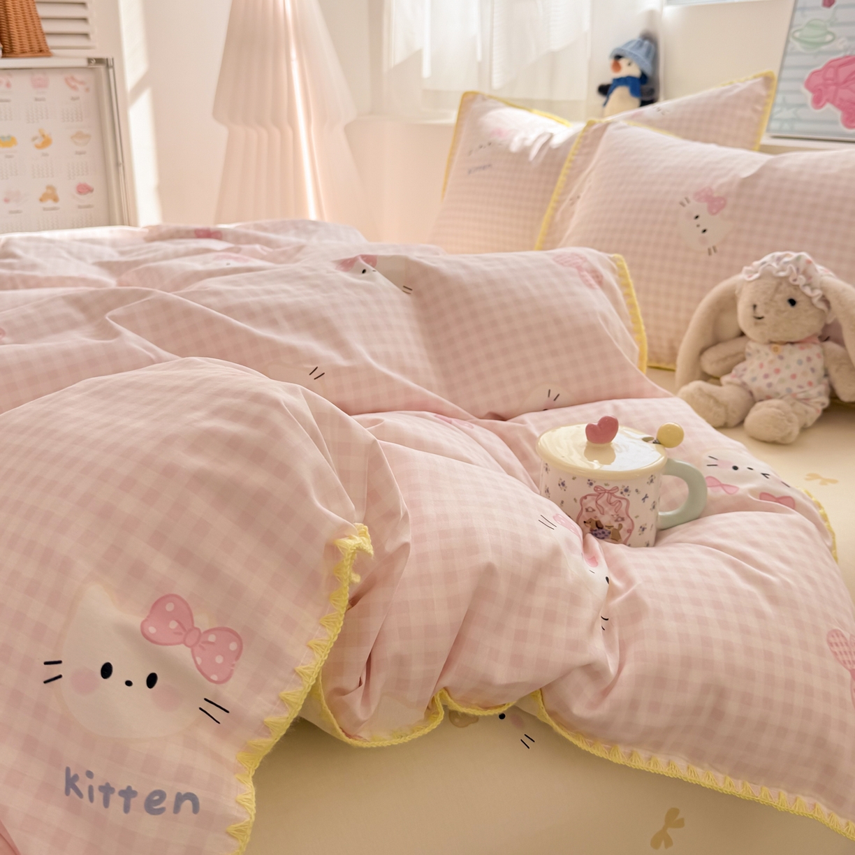 91家纺网 家纺一手货源 找家纺 女子家纺 2026新款贝壳边三角针12868全棉纯棉四件套 粉格日记