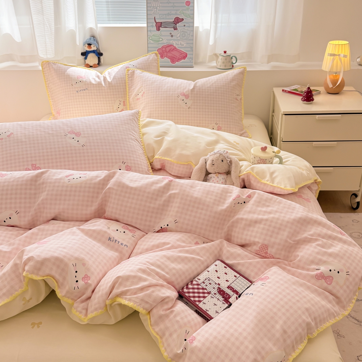 91家纺网 家纺一手货源 找家纺 女子家纺 2026新款贝壳边三角针12868全棉纯棉四件套 粉格日记