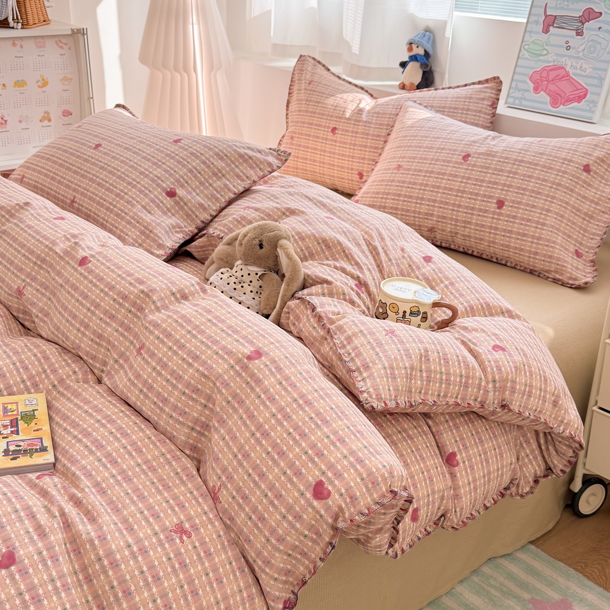 91家纺网 家纺一手货源 找家纺 女子家纺 2026新款贝壳边三角针12868全棉纯棉四件套 彩格爱心