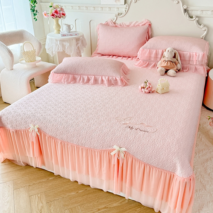 91家纺网 家纺一手货源 找家纺 苏米娜家纺SUMINA 2026新款PE高分子弯边工艺双层花边床裙款凉席三件套-梦幻 梦幻-粉黛