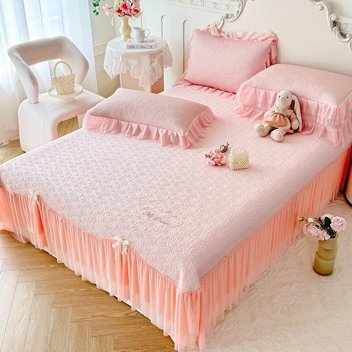 91家纺网 家纺一手货源 找家纺 苏米娜家纺SUMINA 2026新款PE高分子弯边工艺双层花边床裙款凉席三件套-梦幻 梦幻-粉黛