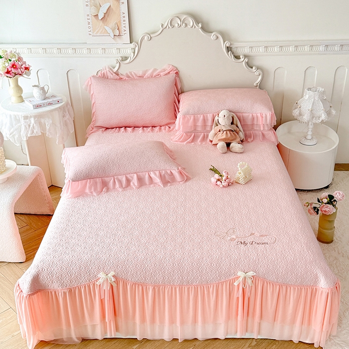 91家纺网 家纺一手货源 找家纺 苏米娜家纺SUMINA 2026新款PE高分子弯边工艺双层花边床裙款凉席三件套-梦幻 梦幻-粉黛