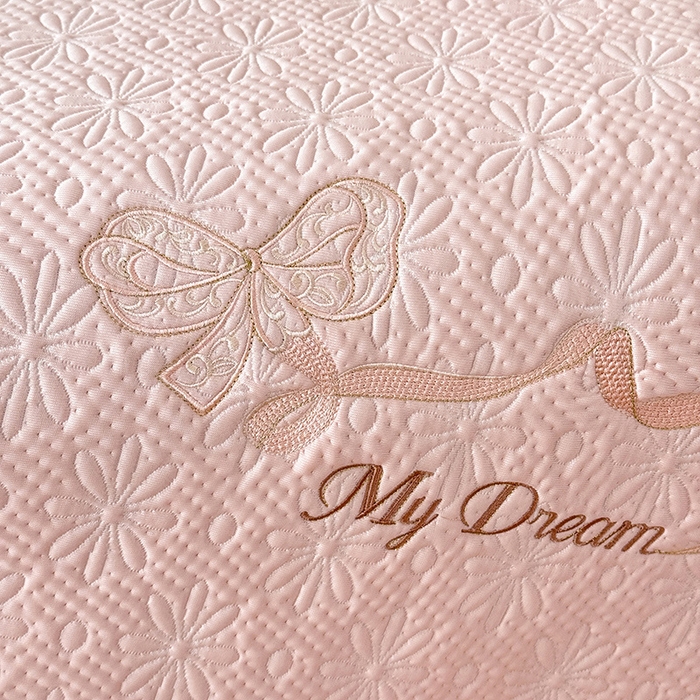 91家纺网 家纺一手货源 找家纺 苏米娜家纺SUMINA 2026新款PE高分子弯边工艺双层花边床裙款凉席三件套-梦幻 梦幻-粉黛