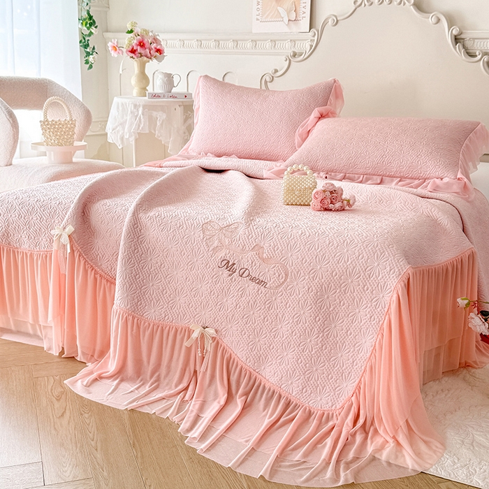 91家纺网 家纺一手货源 找家纺 苏米娜家纺SUMINA 2026新款PE高分子弯边工艺双层花边床裙款凉席三件套-梦幻 梦幻-粉黛