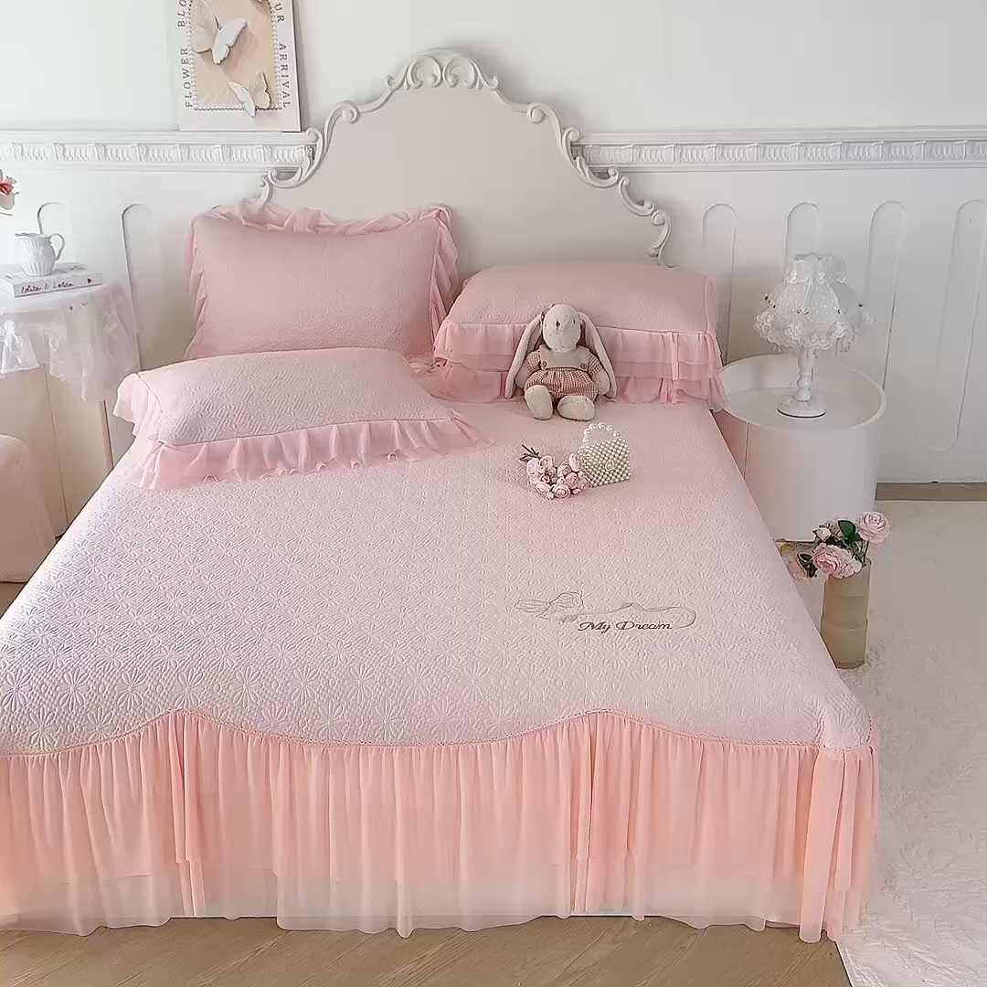 91家纺网 家纺一手货源 找家纺 苏米娜家纺SUMINA 2026新款PE高分子弯边工艺双层花边床裙款凉席三件套-梦幻 梦幻-粉黛