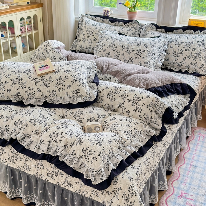 91家纺网 家纺一手货源 找家纺 雅眠居 2026直播爆款泡芙双层纱蕾丝花边被套款床盖款四件套 墨染