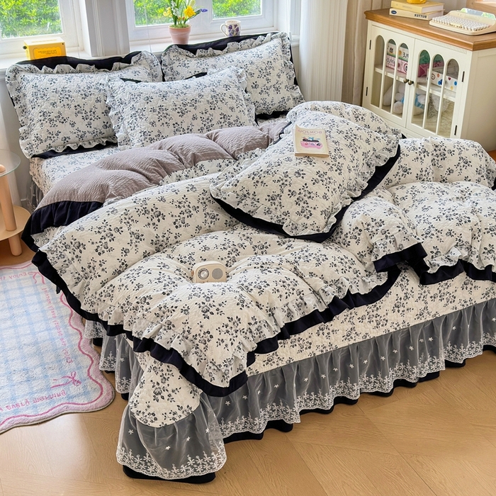 91家纺网 家纺一手货源 找家纺 雅眠居 2026直播爆款泡芙双层纱蕾丝花边被套款床盖款四件套 墨染