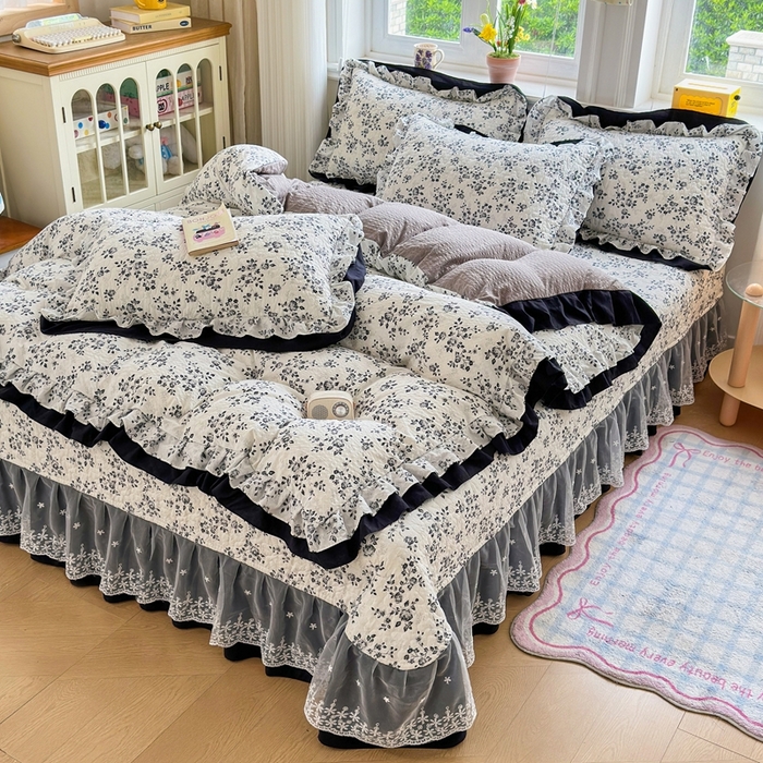 91家纺网 家纺一手货源 找家纺 雅眠居 2026直播爆款泡芙双层纱蕾丝花边被套款床盖款四件套 墨染