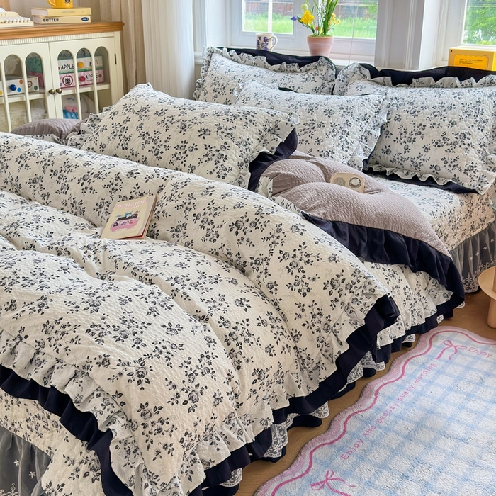 91家纺网 家纺一手货源 找家纺 雅眠居 2026直播爆款泡芙双层纱蕾丝花边被套款床盖款四件套 墨染