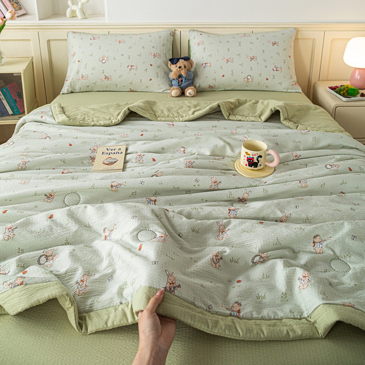 91家纺网 家纺一手货源 找家纺 几禾 2026新款A类云感双层纱夏被木棉皱皱纱棉花被小清新印花夏被夏凉被费尔岛空调被 兔子乐队