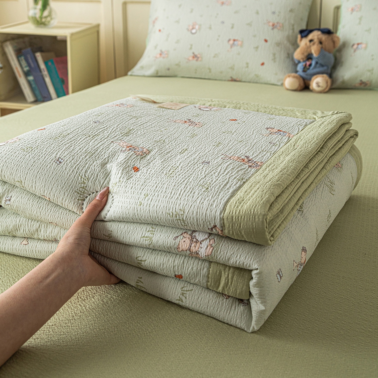 91家纺网 家纺一手货源 找家纺 几禾 2026新款A类云感双层纱夏被木棉皱皱纱棉花被小清新印花夏被夏凉被费尔岛空调被 兔子乐队