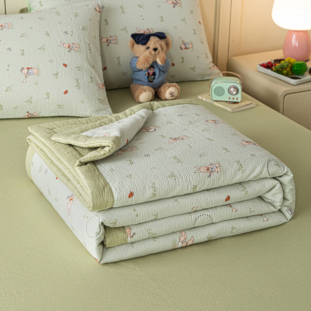 91家纺网 家纺一手货源 找家纺 几禾 2026新款A类云感双层纱夏被木棉皱皱纱棉花被小清新印花夏被夏凉被费尔岛空调被 兔子乐队