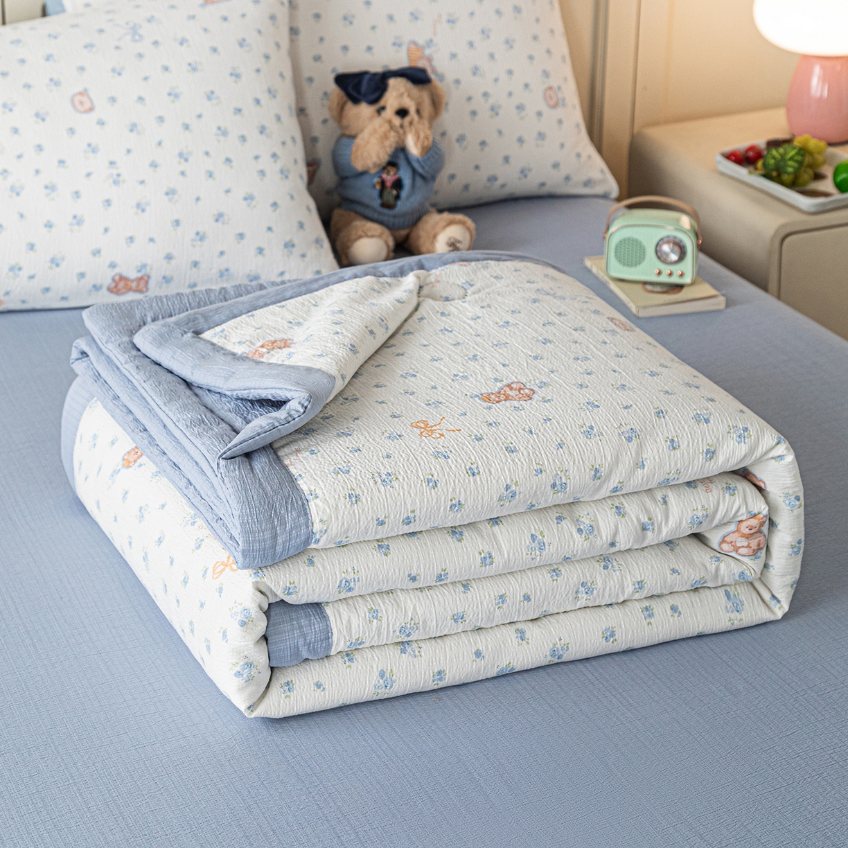 91家纺网 家纺一手货源 找家纺 几禾 2026新款A类云感双层纱夏被木棉皱皱纱棉花被小清新印花夏被夏凉被费尔岛空调被 顽皮熊蓝