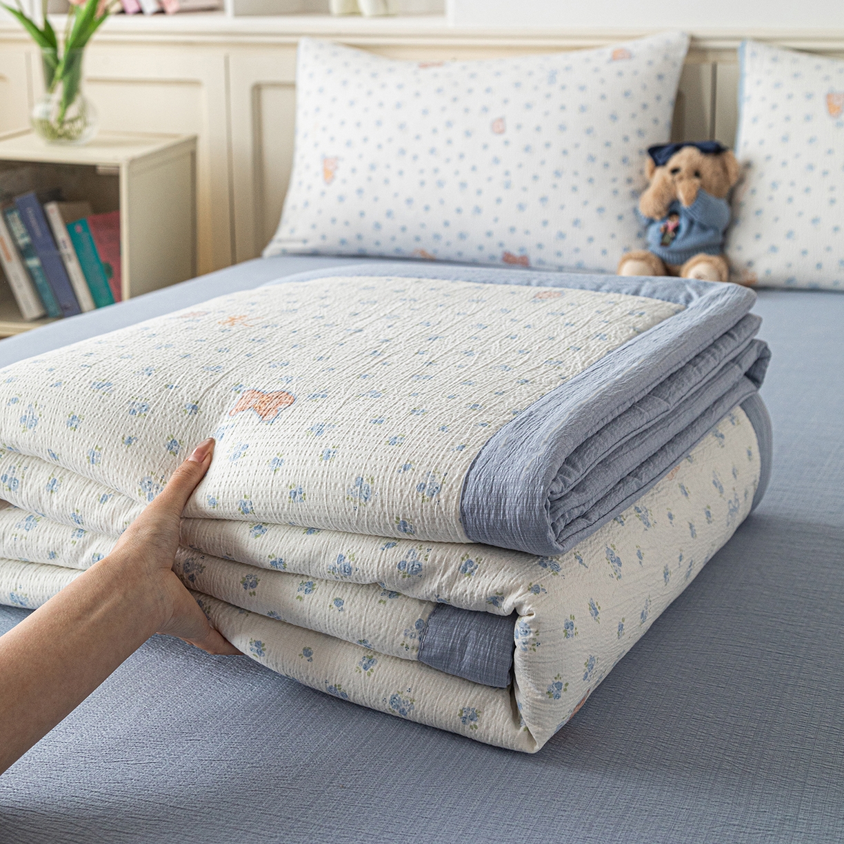 91家纺网 家纺一手货源 找家纺 几禾 2026新款A类云感双层纱夏被木棉皱皱纱棉花被小清新印花夏被夏凉被费尔岛空调被 顽皮熊蓝