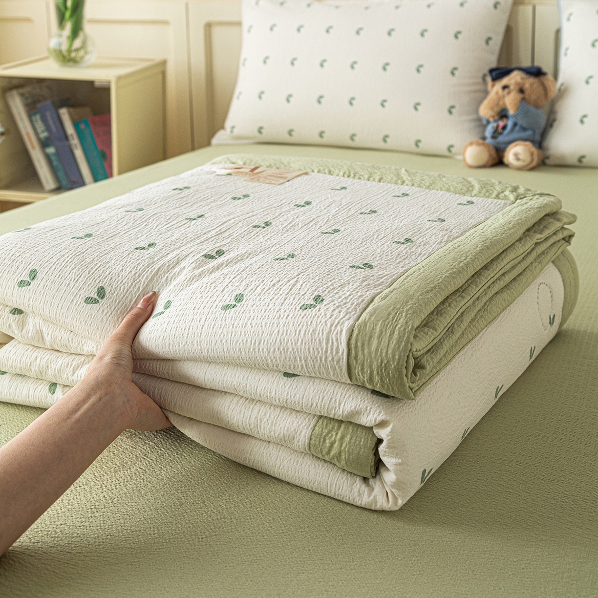 91家纺网 家纺一手货源 找家纺 几禾 2026新款A类云感双层纱夏被木棉皱皱纱棉花被小清新印花夏被夏凉被费尔岛空调被 嫩芽