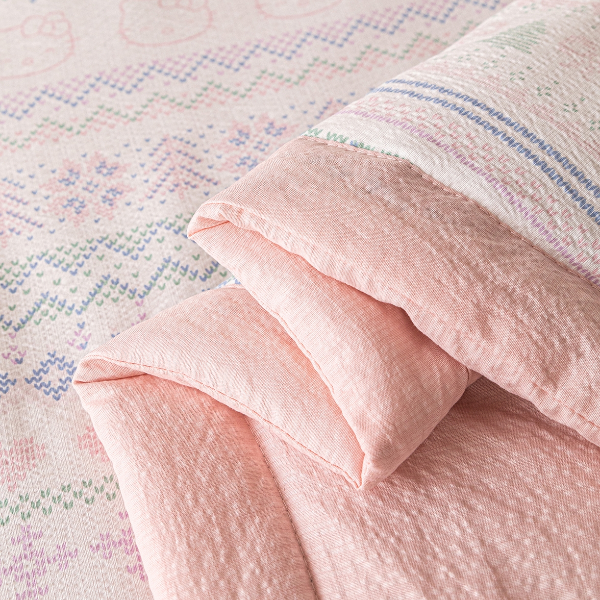 91家纺网 家纺一手货源 找家纺 几禾 2026新款A类云感双层纱夏被木棉皱皱纱棉花被小清新印花夏被夏凉被费尔岛空调被 猫趣