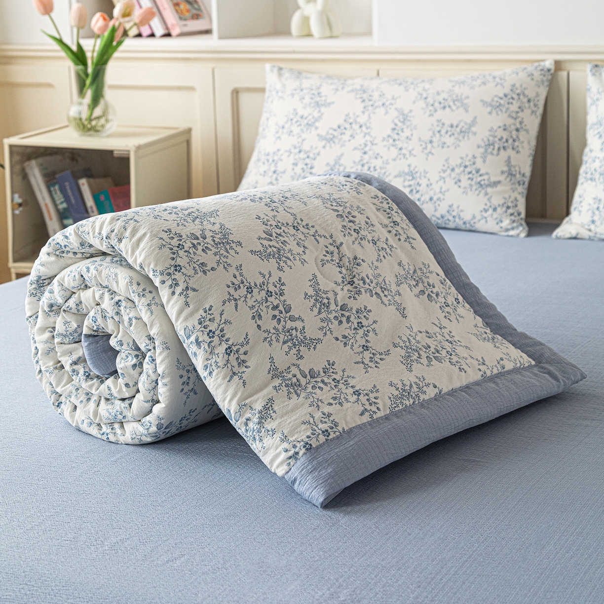 91家纺网 家纺一手货源 找家纺 几禾 2026新款A类云感双层纱夏被木棉皱皱纱棉花被小清新印花夏被夏凉被费尔岛空调被 蓝枝