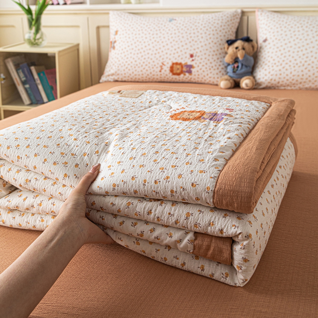 91家纺网 家纺一手货源 找家纺 几禾 2026新款A类云感双层纱夏被木棉皱皱纱棉花被小清新印花夏被夏凉被费尔岛空调被 狮子派对