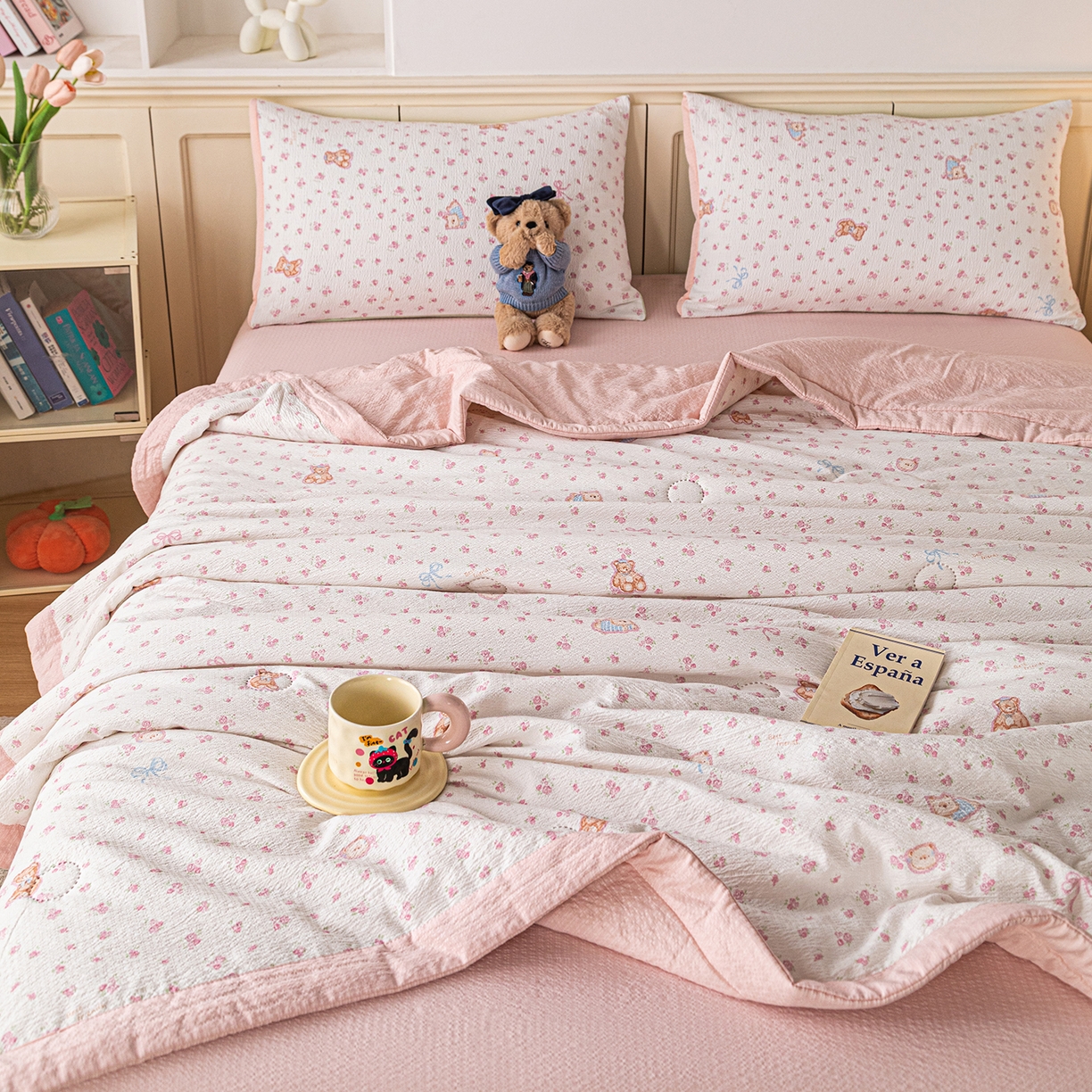 91家纺网 家纺一手货源 找家纺 几禾 2026新款A类云感双层纱夏被木棉皱皱纱棉花被小清新印花夏被夏凉被费尔岛空调被 顽皮熊粉