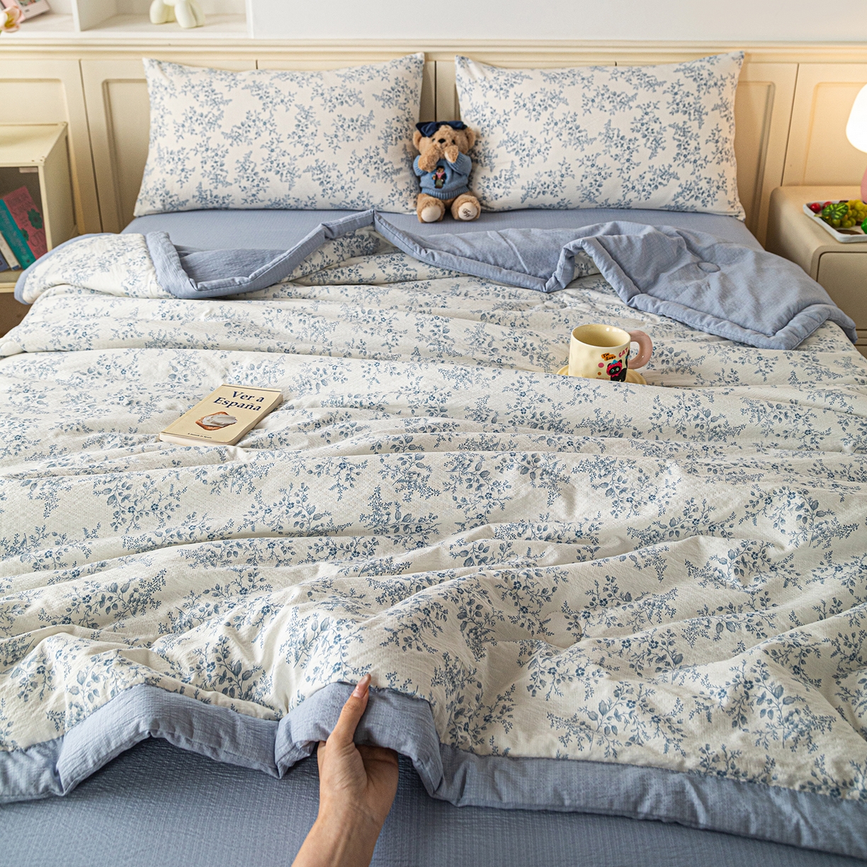 91家纺网 家纺一手货源 找家纺 几禾 2026新款A类云感双层纱夏被木棉皱皱纱棉花被小清新印花夏被夏凉被费尔岛空调被 蓝枝