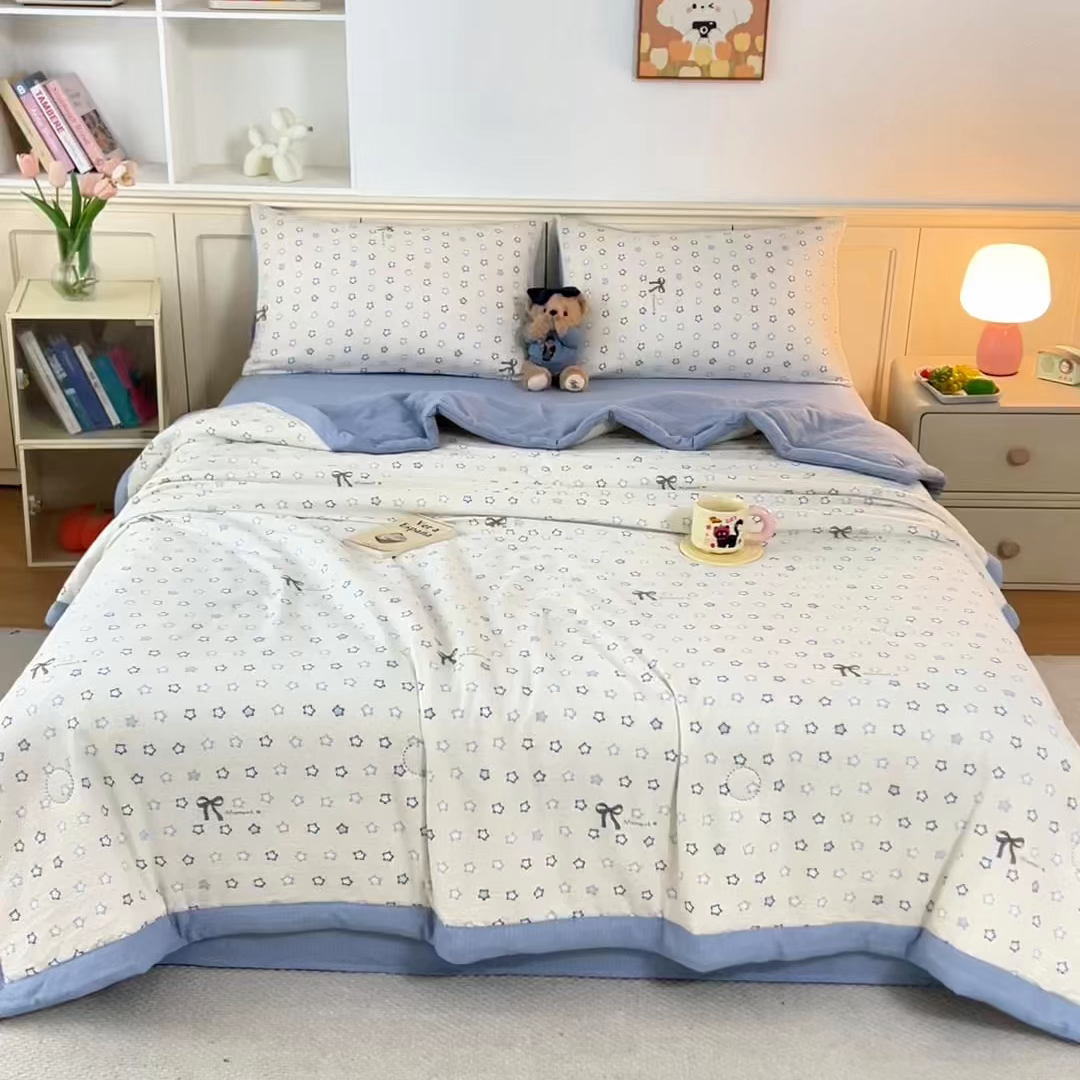 91家纺网 家纺一手货源 找家纺 几禾 2026新款A类云感双层纱夏被木棉皱皱纱棉花被小清新印花夏被夏凉被费尔岛空调被 摘星