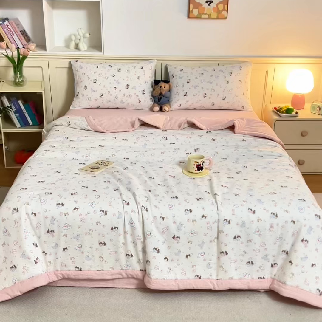 91家纺网 家纺一手货源 找家纺 几禾 2026新款A类云感双层纱夏被木棉皱皱纱棉花被小清新印花夏被夏凉被费尔岛空调被 奔跑猫