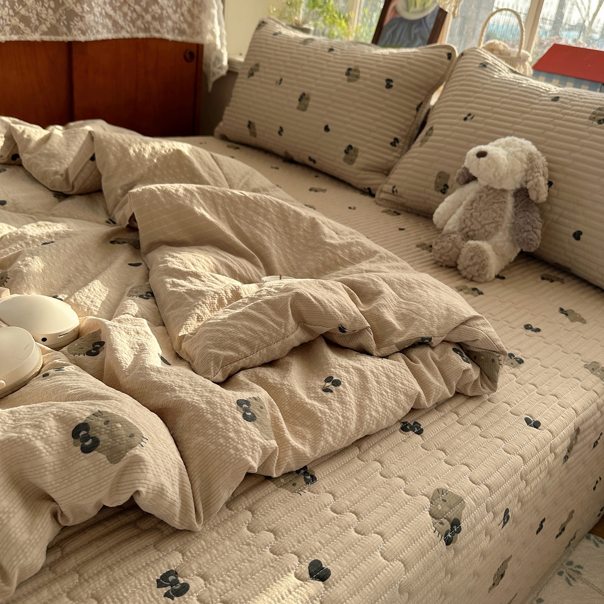 91家纺网 家纺一手货源 找家纺 几禾 2026新款高品质A类泡芙纱床盖夏被套件-青提系列（晚风渐热，温柔续夏） 青提-咖啡小猫