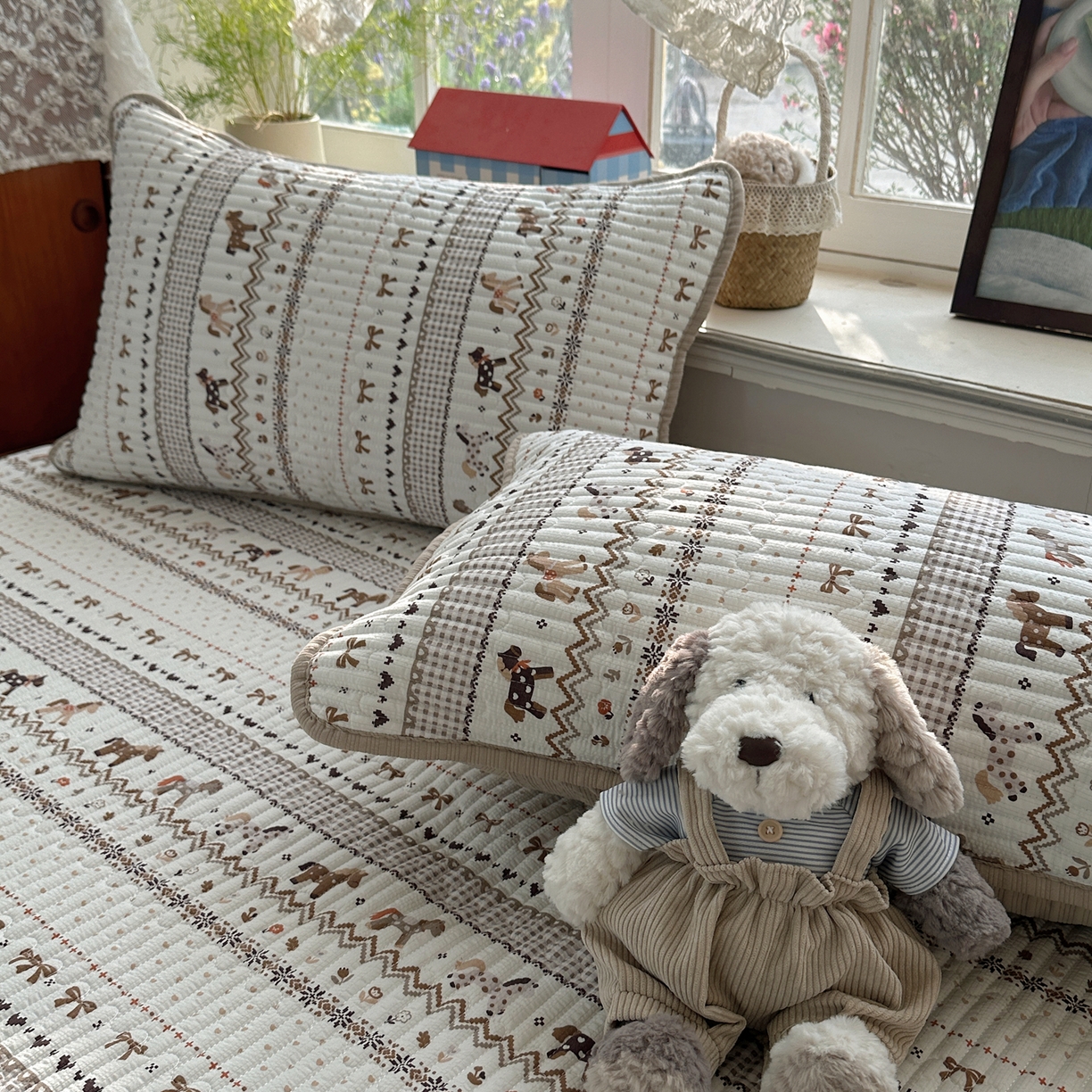 91家纺网 家纺一手货源 找家纺 几禾 2026新款高品质A类泡芙纱床盖夏被套件-青提系列（晚风渐热，温柔续夏） 青提-栗色木马纹