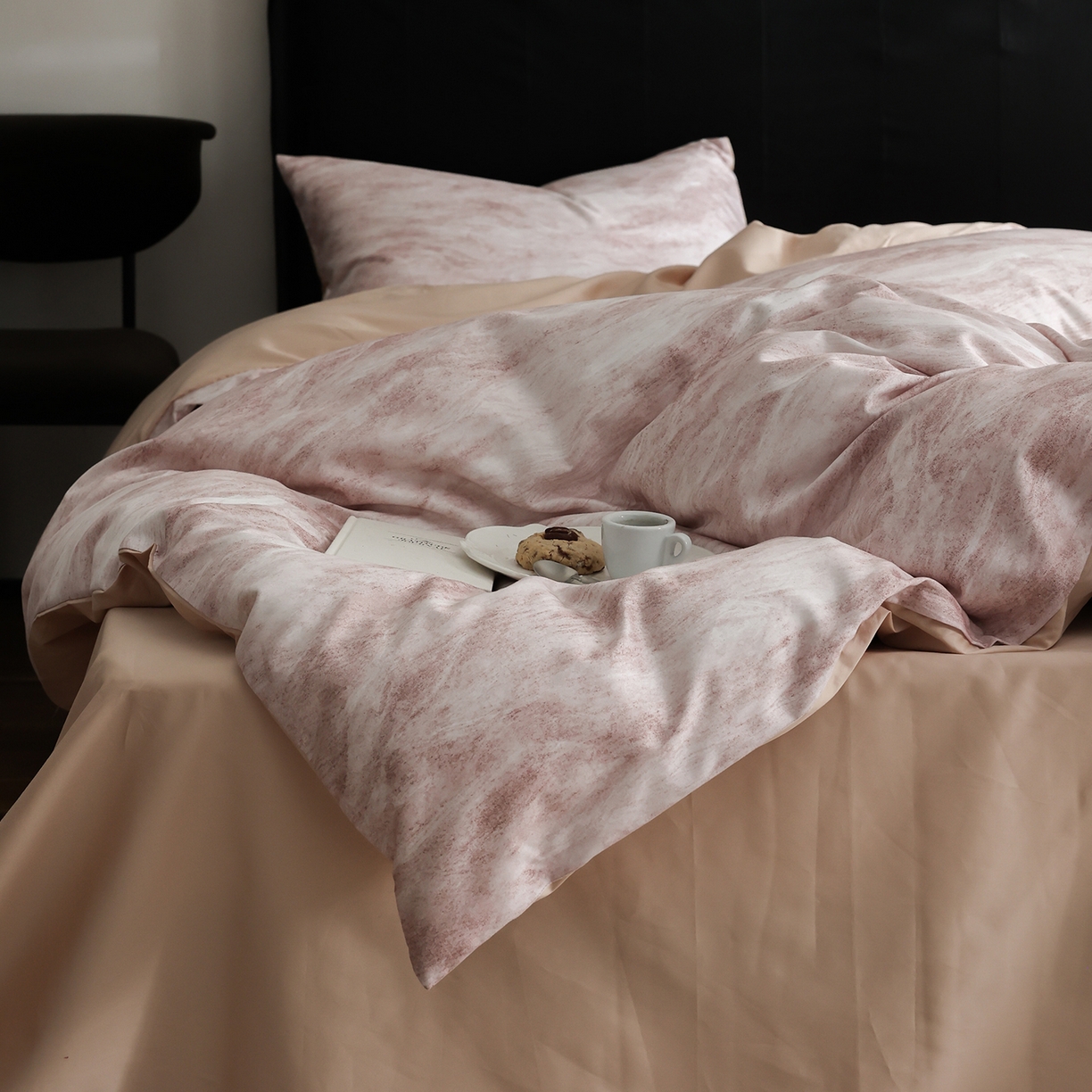 91家纺网 家纺一手货源 找家纺 ONE TWO ONE 121 2026新款专版数码印花100s50支数码印花长绒棉全棉纯棉四件套水墨江隐风格二 水墨江隐-粉