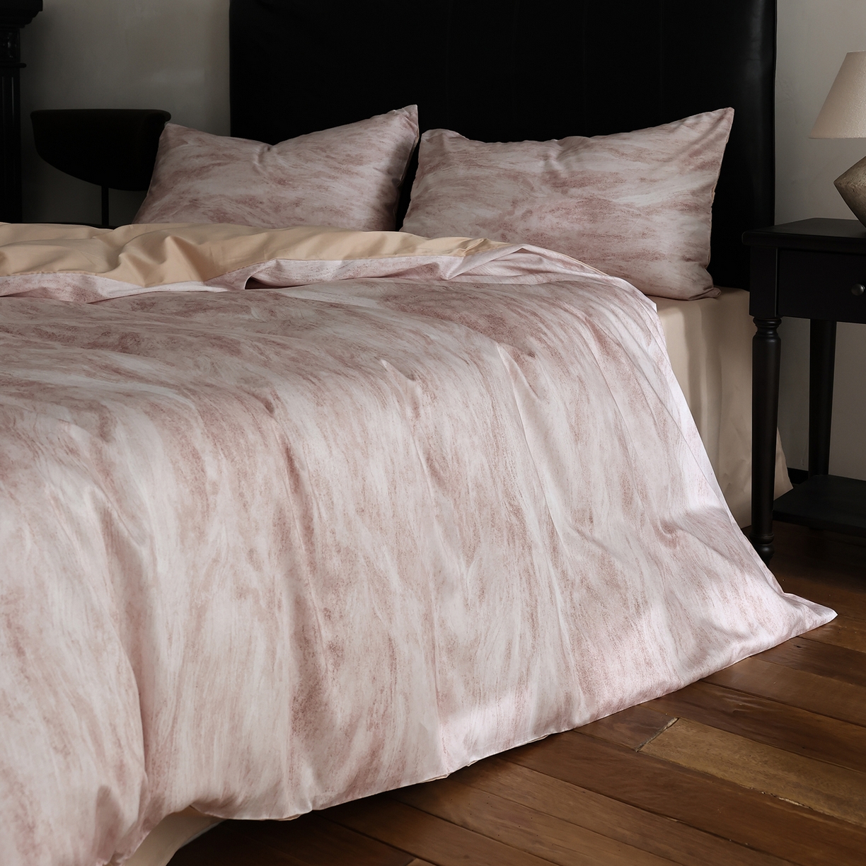 91家纺网 家纺一手货源 找家纺 ONE TWO ONE 121 2026新款专版数码印花100s50支数码印花长绒棉全棉纯棉四件套水墨江隐风格二 水墨江隐-粉