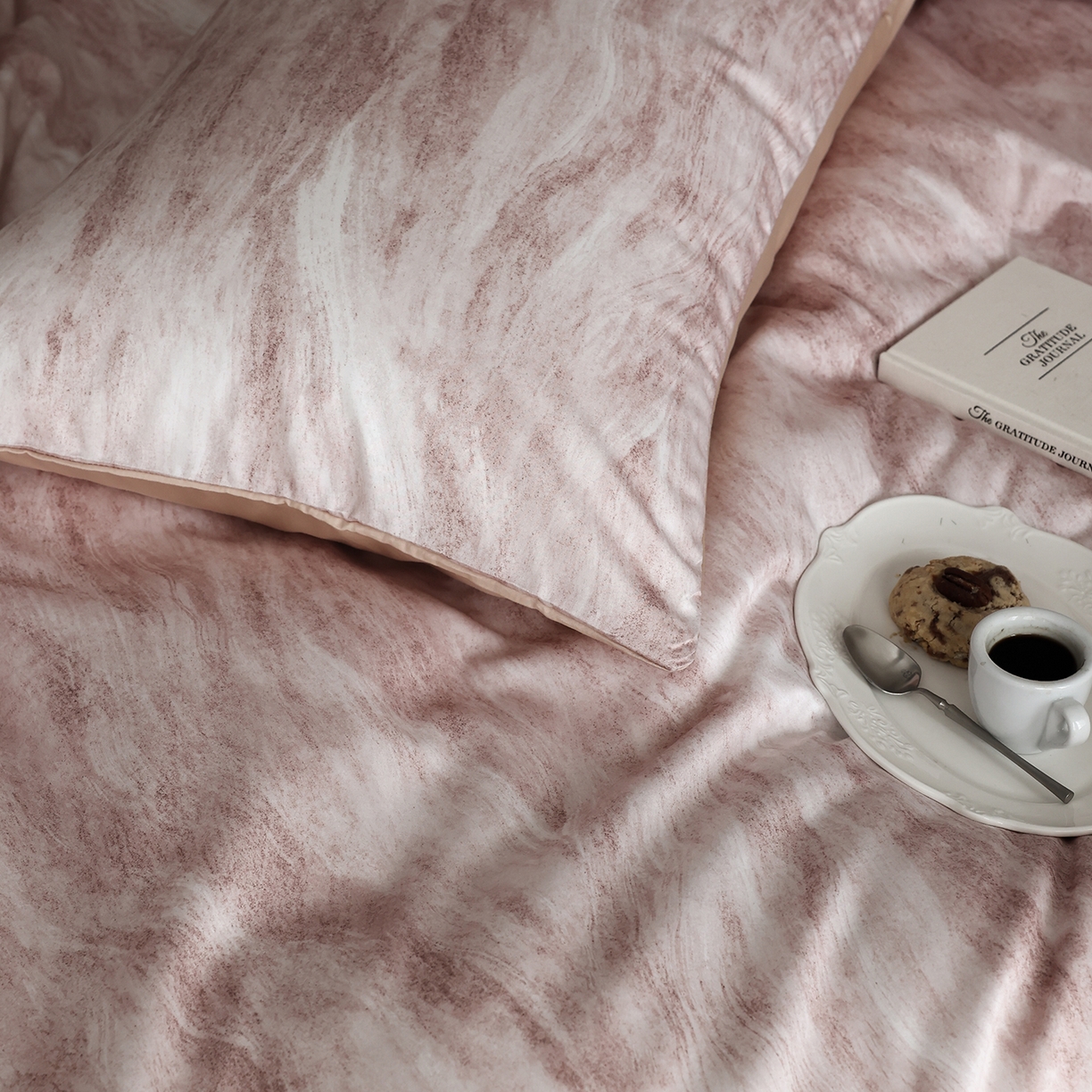 91家纺网 家纺一手货源 找家纺 ONE TWO ONE 121 2026新款专版数码印花100s50支数码印花长绒棉全棉纯棉四件套水墨江隐风格二 水墨江隐-粉