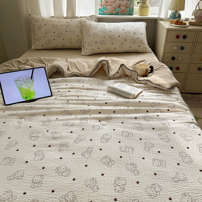 91家纺网 家纺一手货源 找家纺 初念 2026新款泡芙纱单夏被凉糖系列（凉而不冰的触感，清凉与柔软兼得） 凉糖-描线小猫 咖