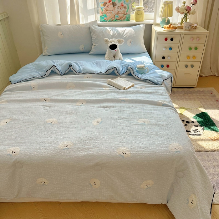 91家纺网 家纺一手货源 找家纺 初念 2026新款泡芙纱单夏被凉糖系列（凉而不冰的触感，清凉与柔软兼得） 凉糖-蓝领结狗