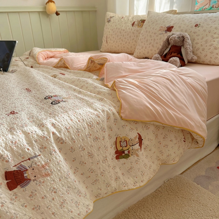 91家纺网 家纺一手货源 找家纺 初念 2026新款泡芙纱单夏被凉糖系列（凉而不冰的触感，清凉与柔软兼得） 凉糖-躲雨小兔