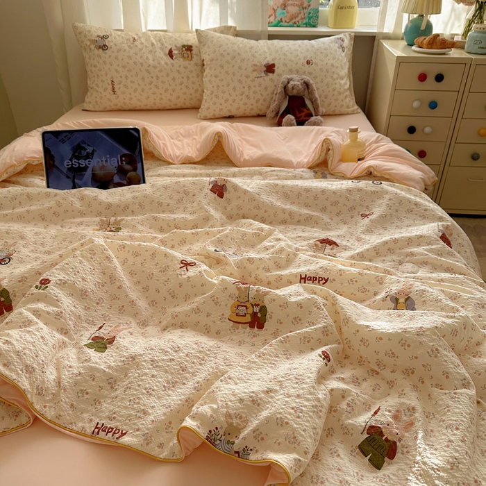 91家纺网 家纺一手货源 找家纺 初念 2026新款泡芙纱单夏被凉糖系列（凉而不冰的触感，清凉与柔软兼得） 凉糖-躲雨小兔