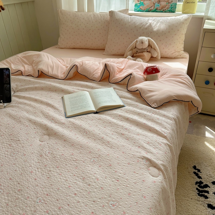 91家纺网 家纺一手货源 找家纺 初念 2026新款泡芙纱单夏被凉糖系列（凉而不冰的触感，清凉与柔软兼得） 凉糖-春日甜桃心 粉
